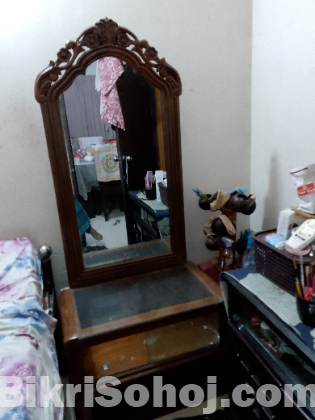 Dressing table